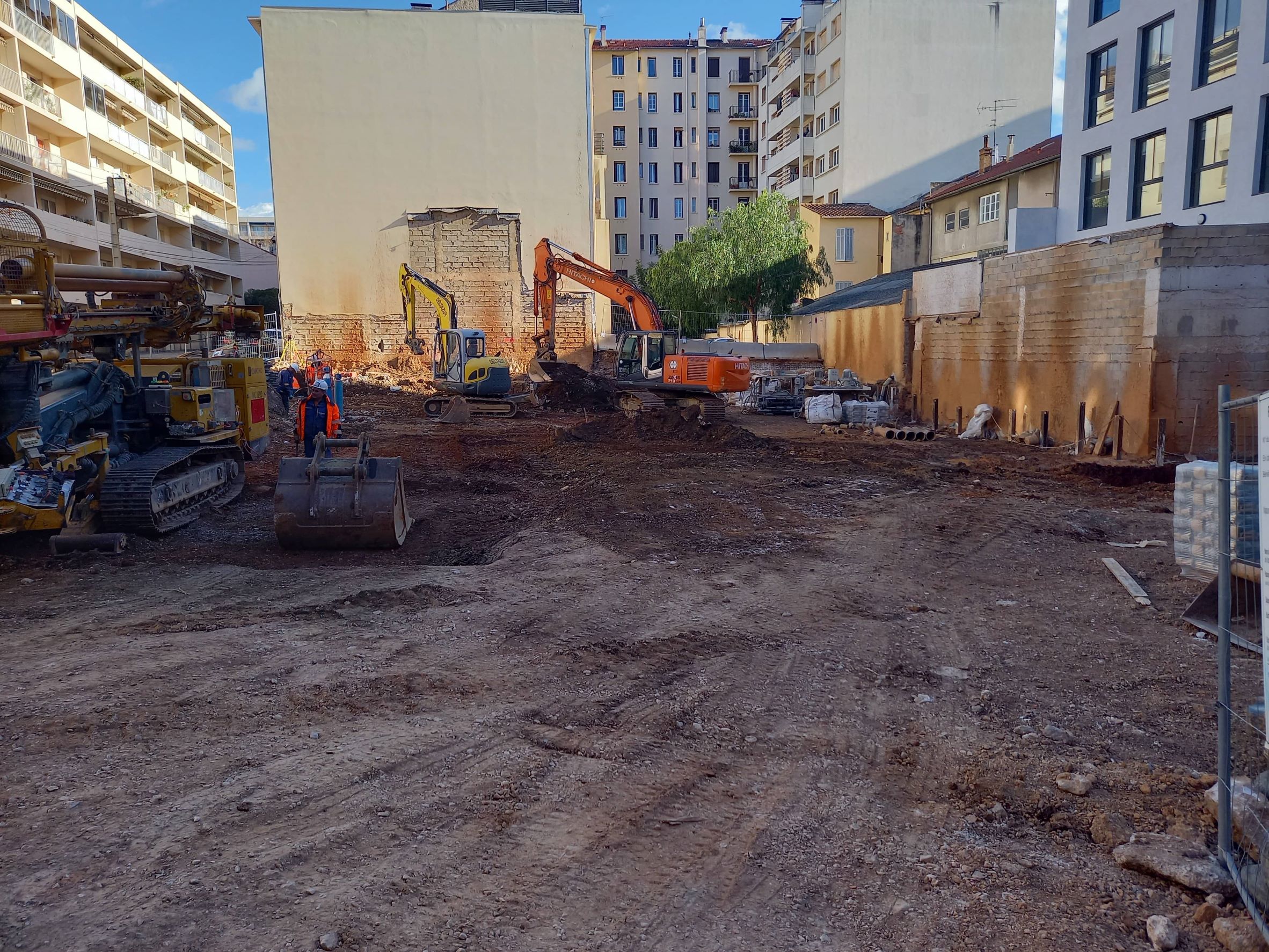 Terrassement en coactivité sur un chantier exigü en centre-ville de Toulon
